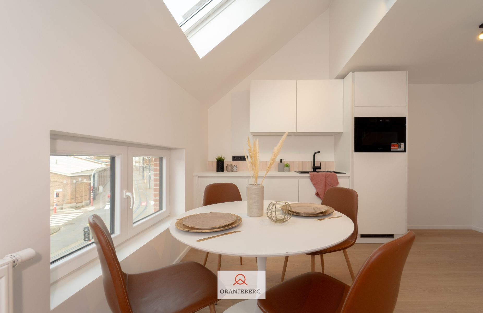 Gerenoveerde lichtrijke duplex studentenstudio foto 7