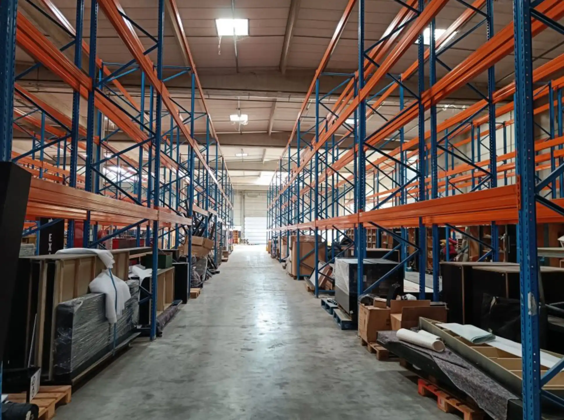 Magazijn met kantoorruimte te huur in Mechelen.  foto 3