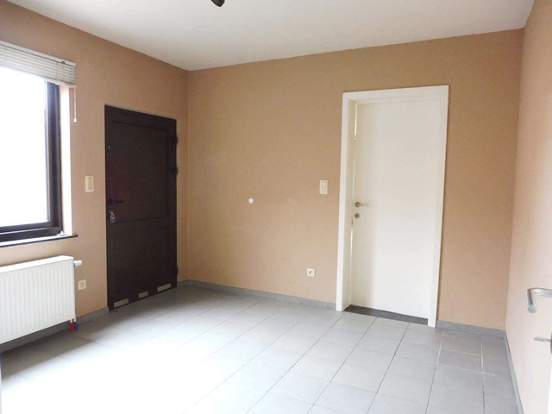 Woning met vier garageboxen op uitstekende locatie foto 5