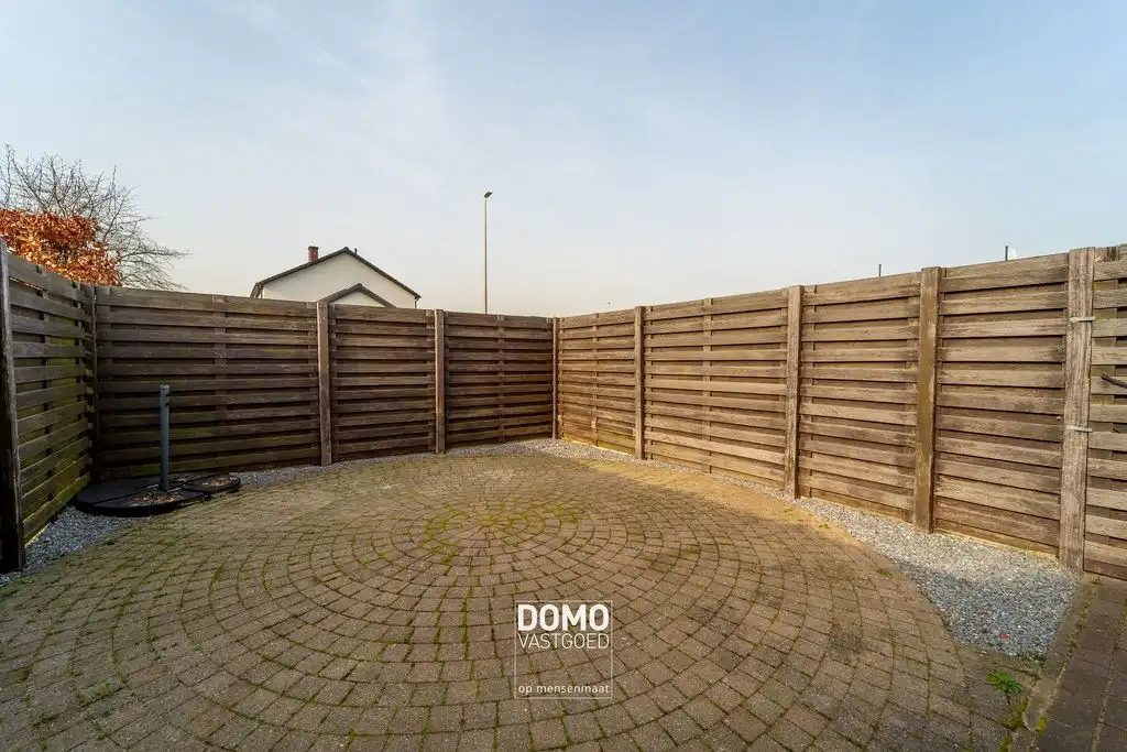 VOLLEDIG GERENOVEERDE OPEN BEBOUWING MET 4 SLAAPKAMERS EN GARAGE foto 22