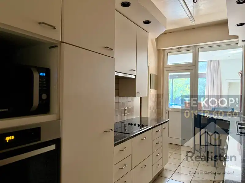 Statige burgerwoning met grote zongerichte tuin foto 15
