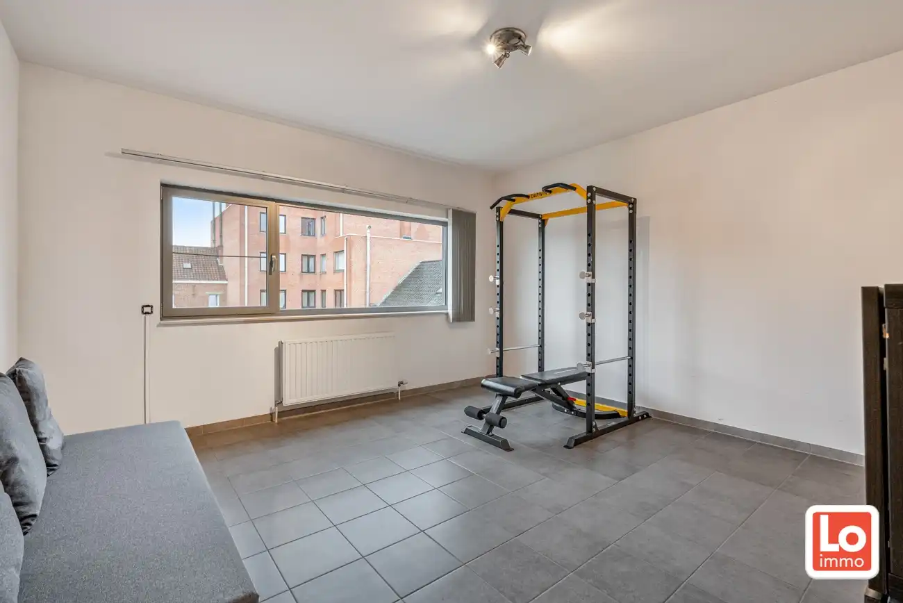 IN OPTIE! Ruim instap klaar appartement met overdekt terras en ondergrondse autostaanplaats op een toplocatie vlakbij het centrum van Lokeren! foto 12