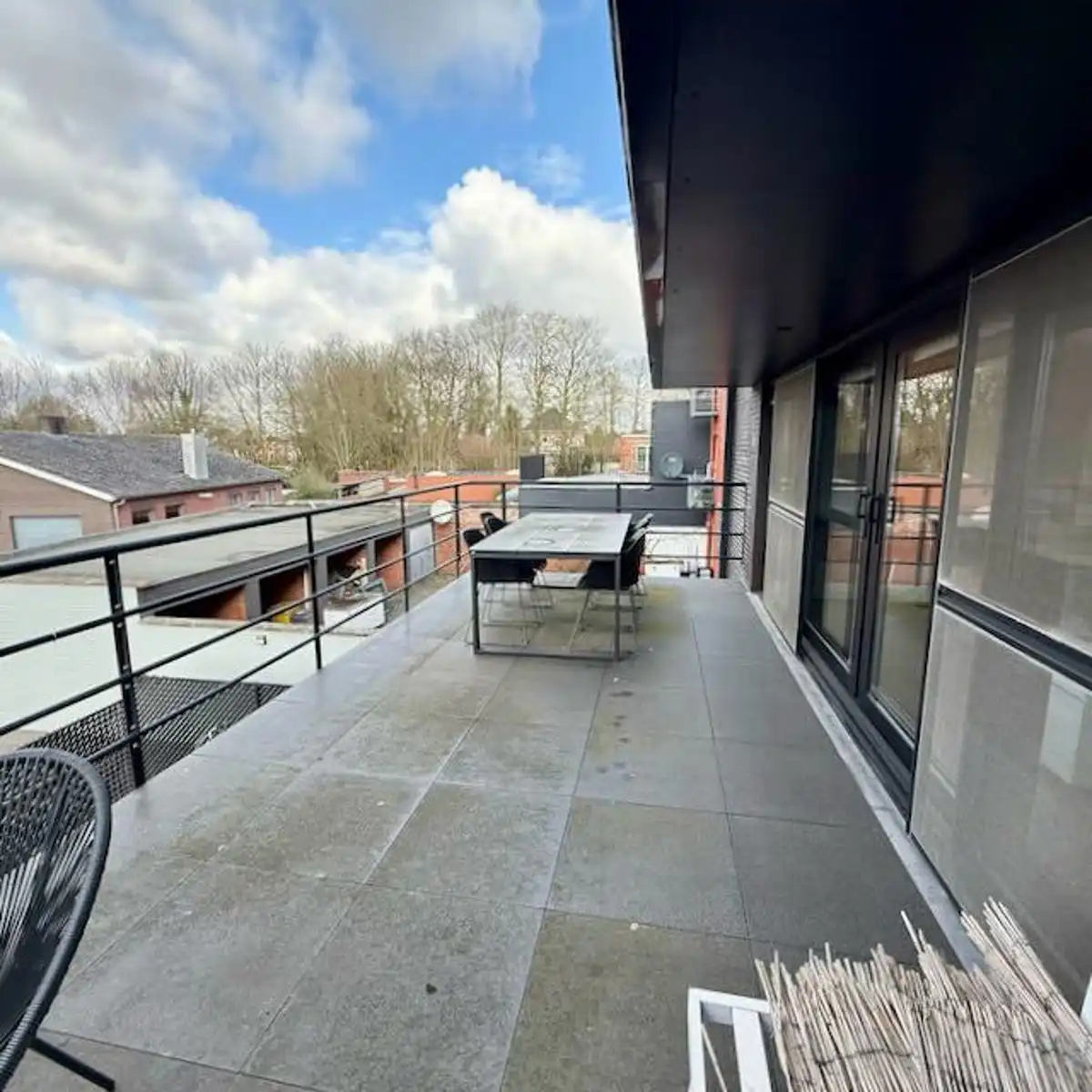 Luxueus appartement met riant terras en autostaanplaats foto 13