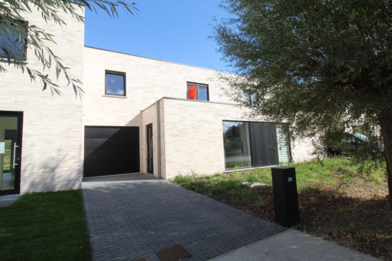 Energiezuinige nieuwbouwwoning te huur in Roeselare foto {{pictureIndex}}