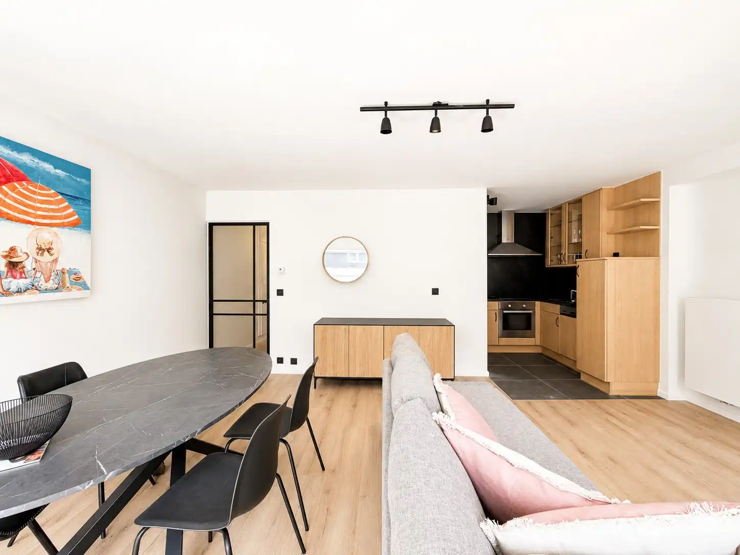 Instapklaar appartement net achter de Zeedijk van Heist foto 5