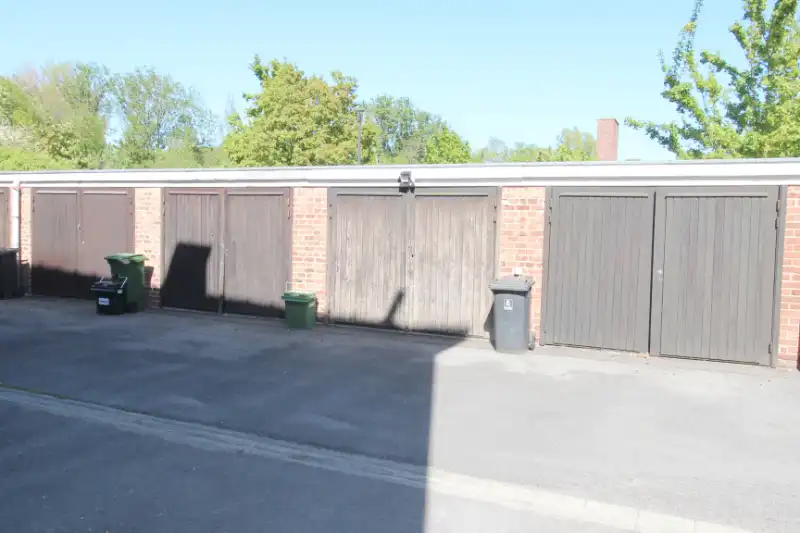 2-slaapkamer appartement met garage foto 15