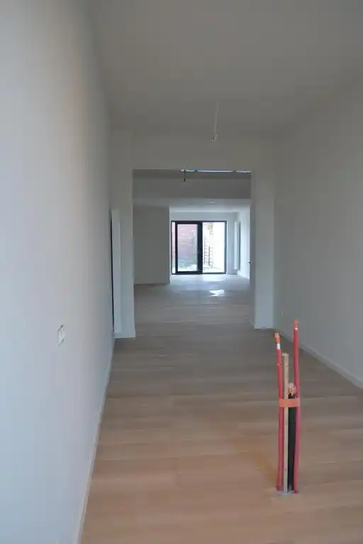 Gerenoveerde woning - Centrale ligging en instapklare staat! foto 3