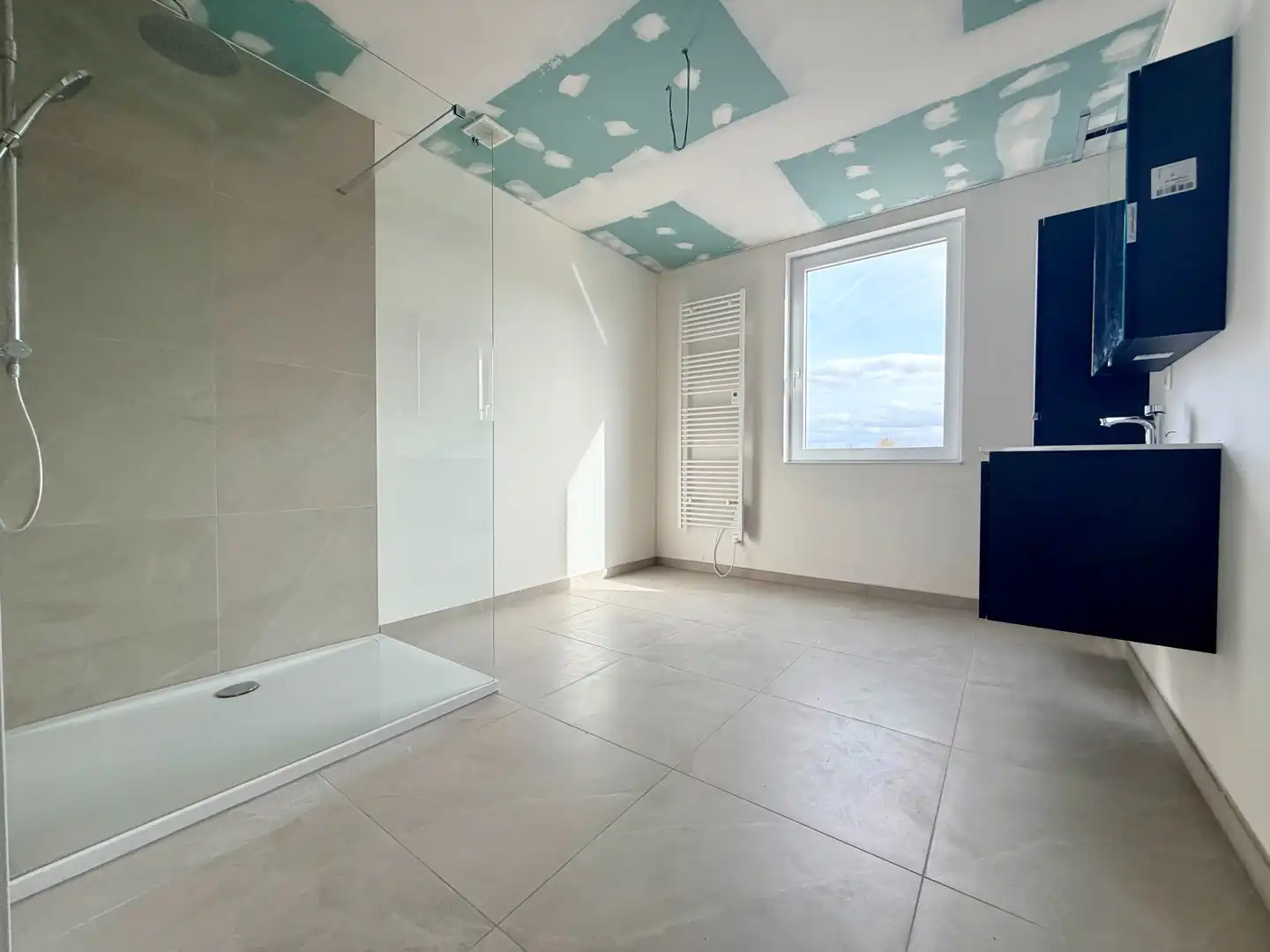 Uitzonderlijk ruime halfopen woning! foto 26