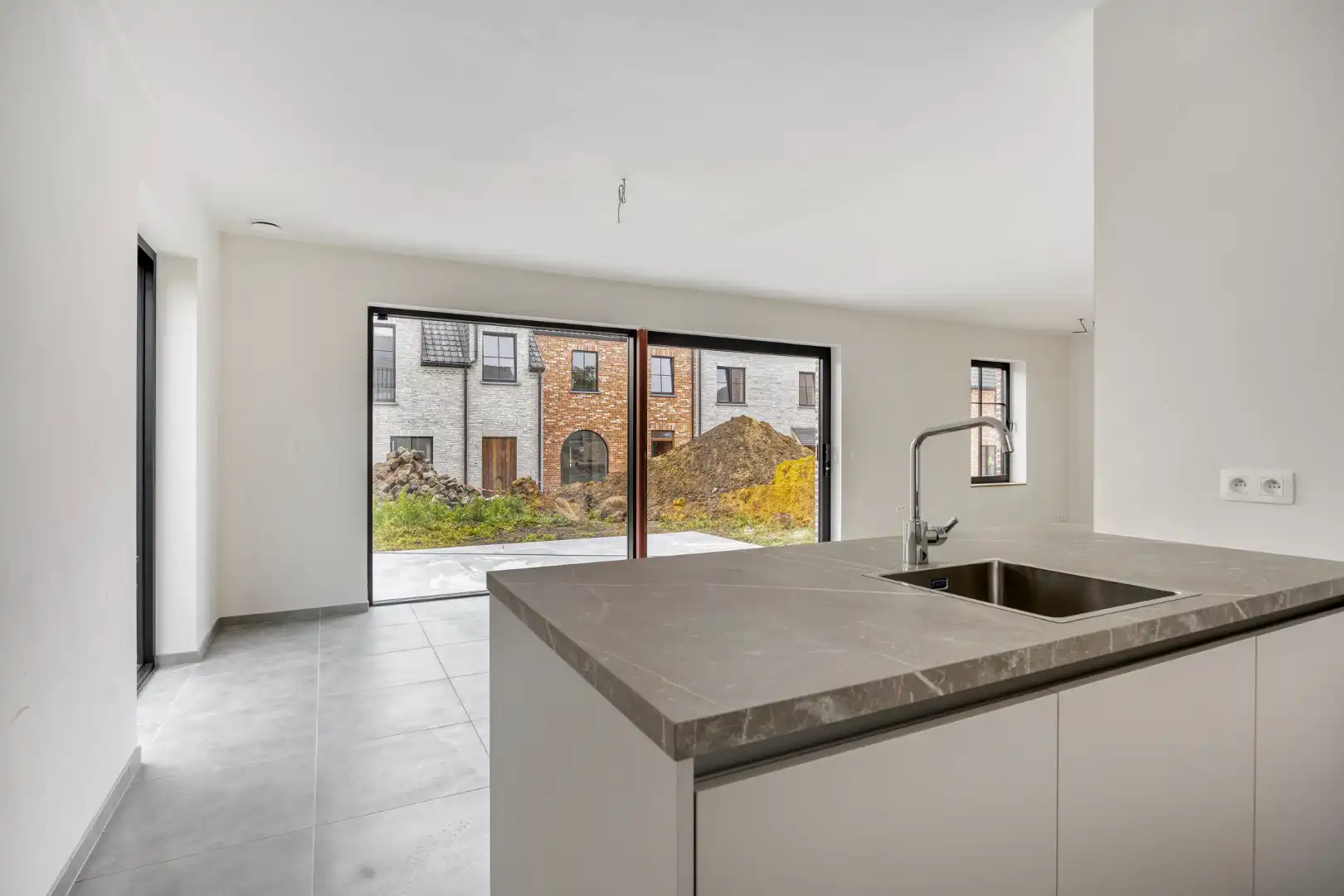 Afgewerkte open bebouwing met 5 slaapkamers, tuin, terras, zolder en garage in Kerkom! - EPB A kWh/m² - bewoonbare opp. 183 m² foto 12