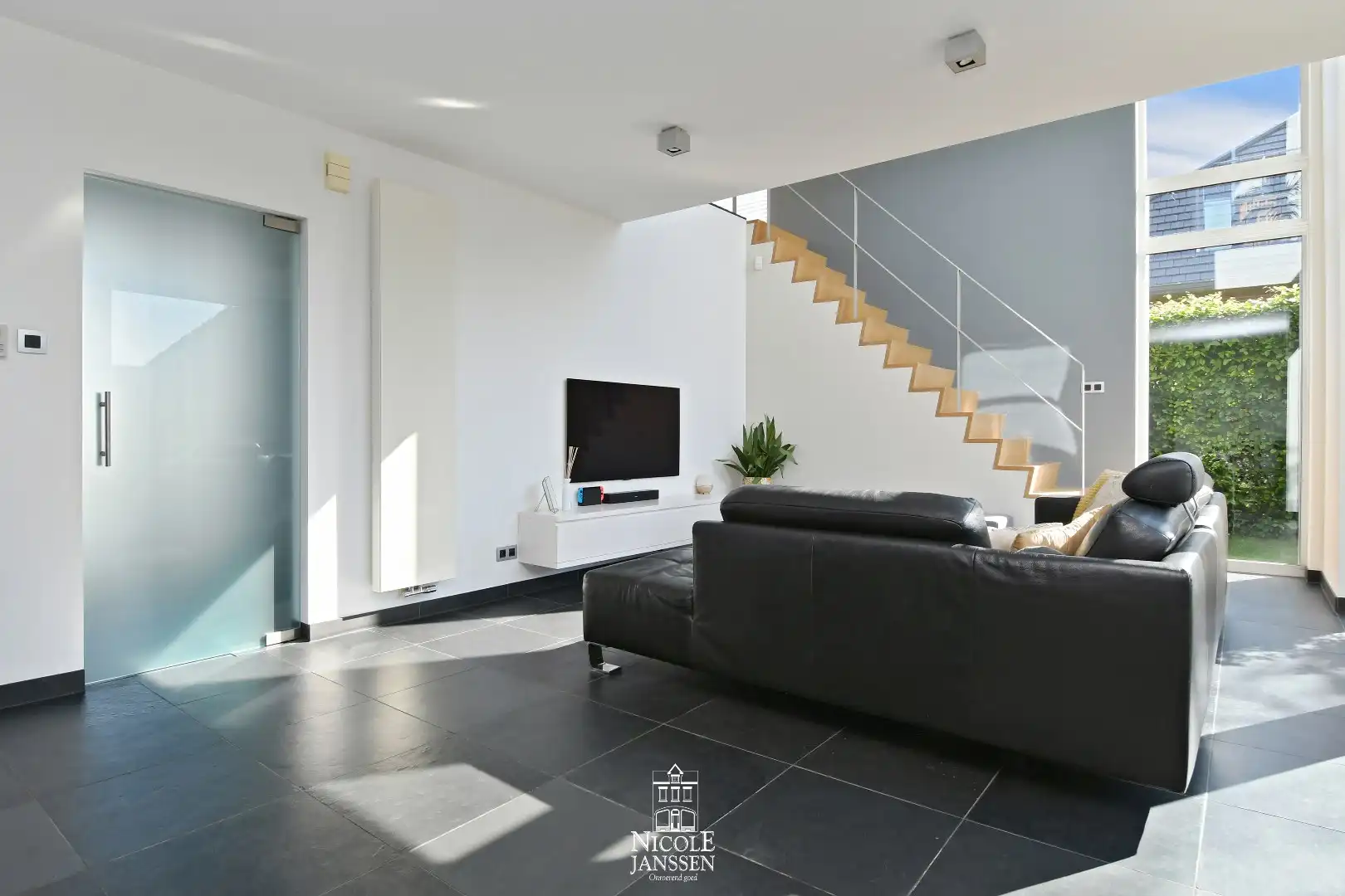 Halfvrijstaande gezinswoning met vrijstaande garage foto 5