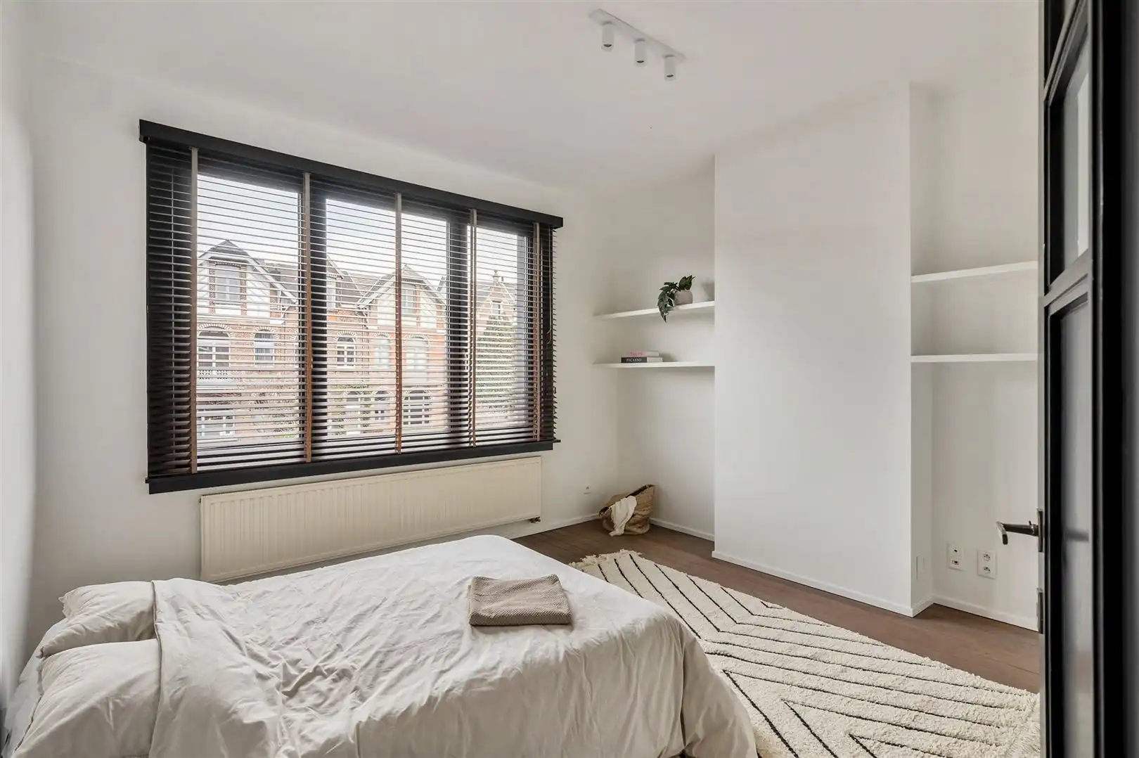 Uitzonderlijk herenhuis volledig gerenoveerd foto 17