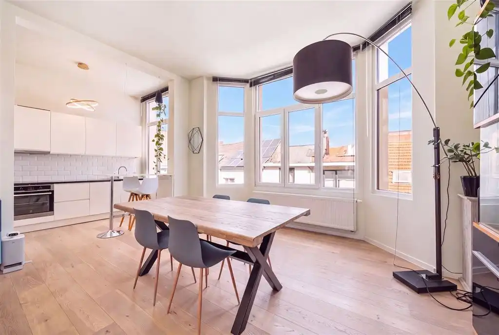 energiezuinig gerenoveerd appartement met ruim terras foto {{pictureIndex}}