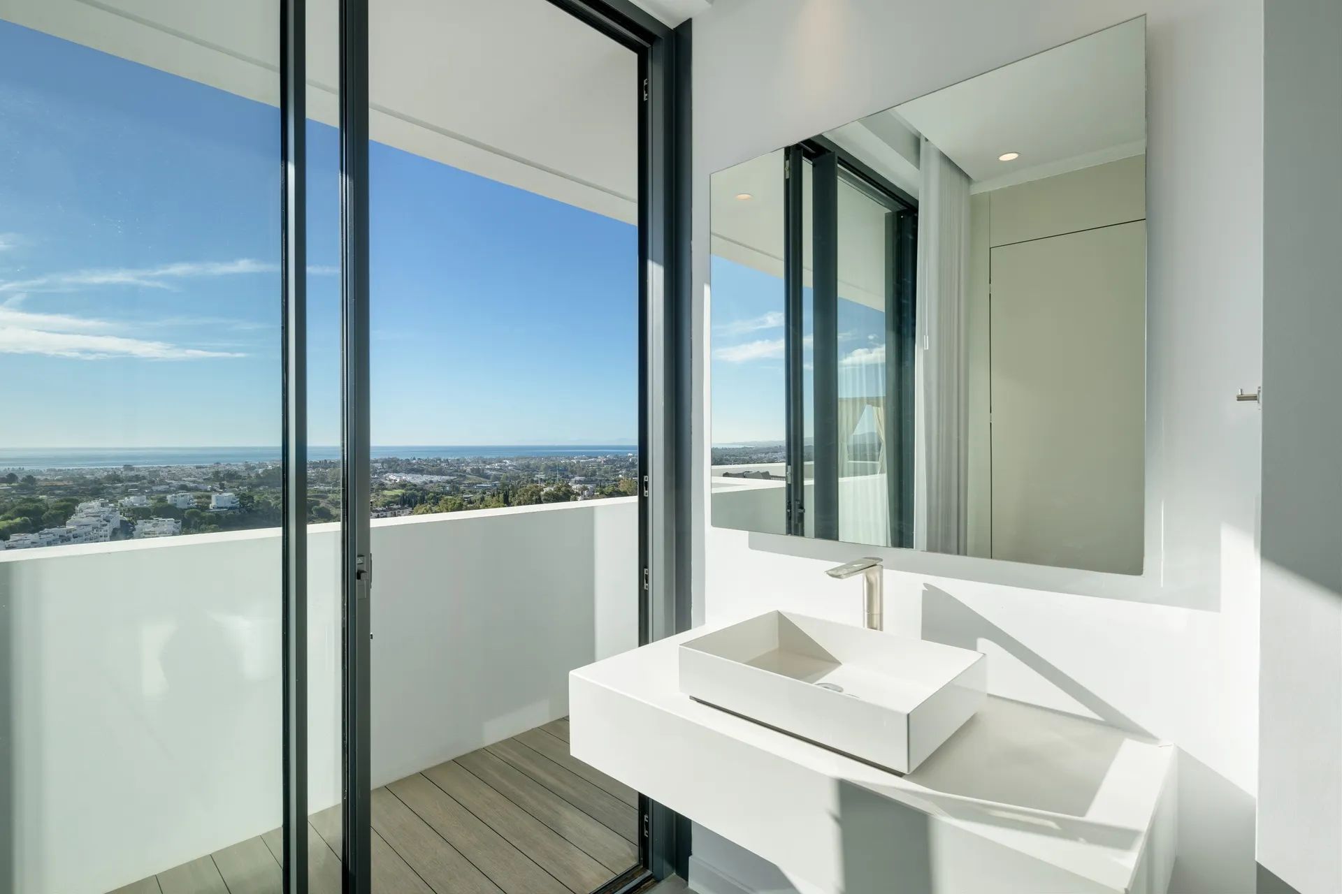 Unieke luxe villa met adembenemend uitzicht op zee en kustlijn foto 9