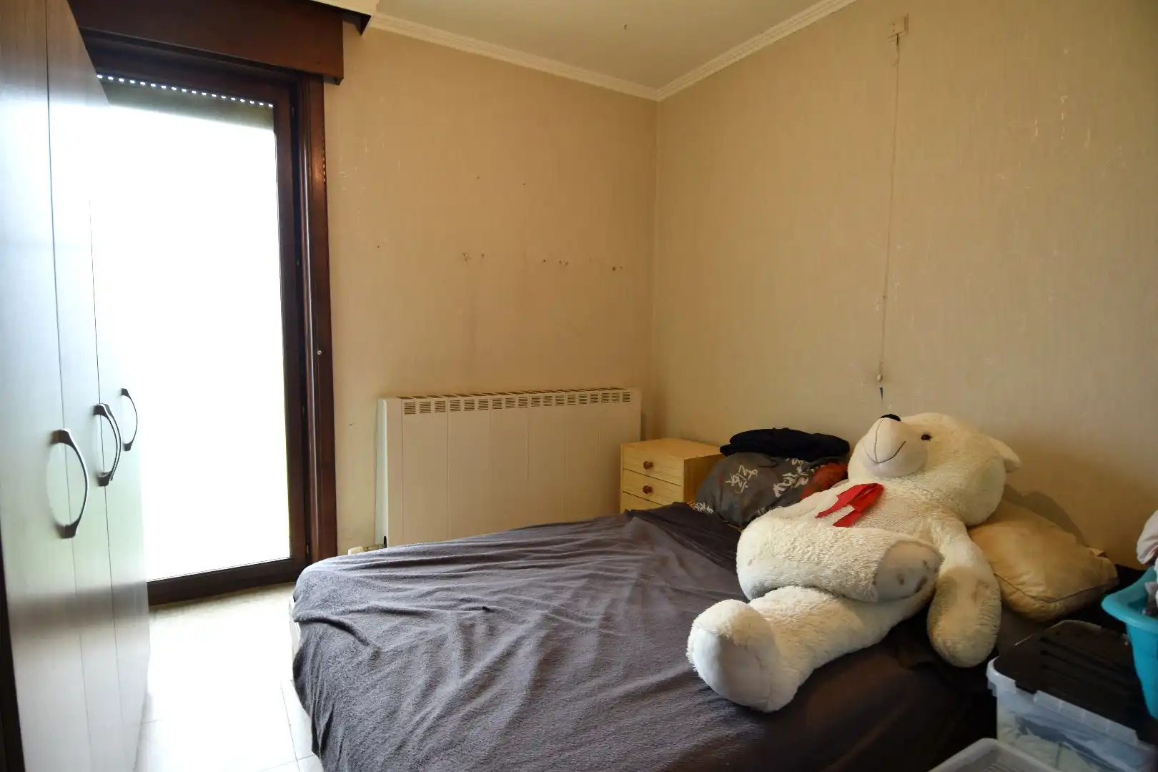 Rustig gelegen gelijkvloerse villa met 3 slaapkamers, dubbele garage en tuin rondom te koop in Ledegem foto 9