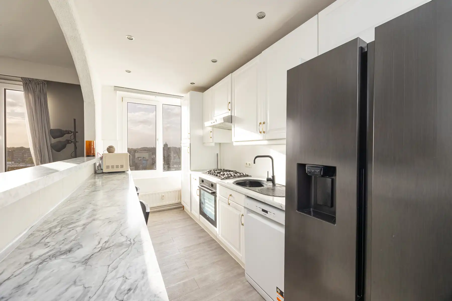 Instapklaar appartement met 3 slaapkamers vlakbij Rivierenhof! foto 4