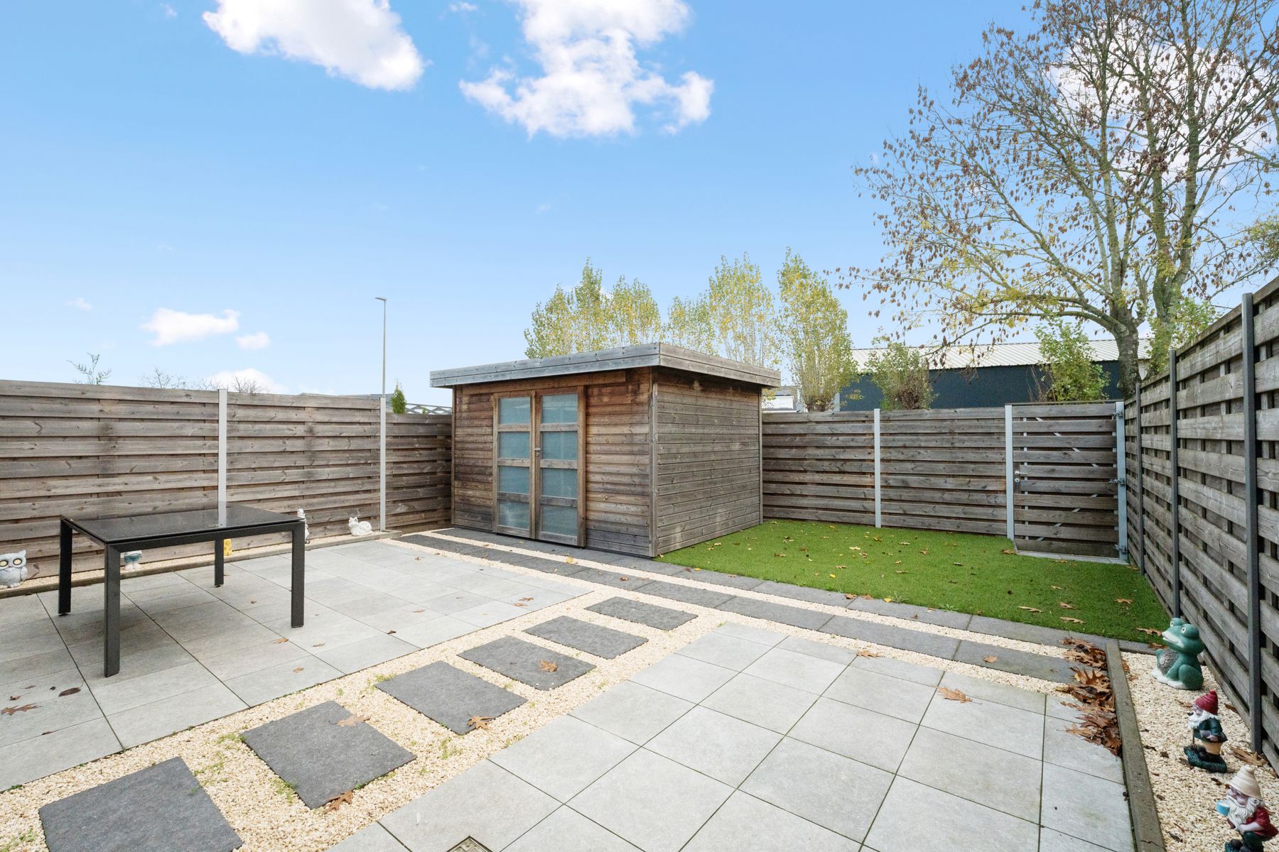 Rustig en centraal gelegen instapklare woning met garage. foto 2