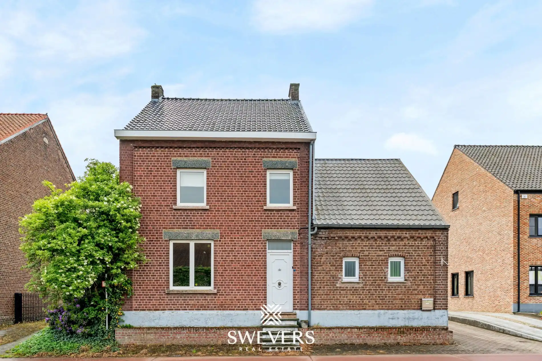 Hoofdfoto van de publicatie: Charmante open bebouwing met 3 slaapkamers, zonnige tuin en renovatiepotentieel