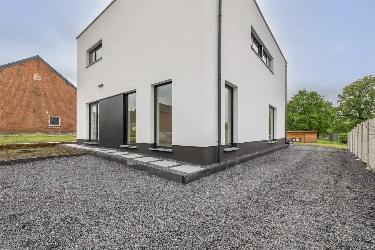 Nieuwbouw met vier slpk, alle comfort en ruime tuin foto 5