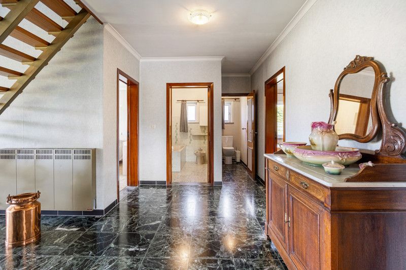Ruime woning met loods op een perceel van 14are foto 5