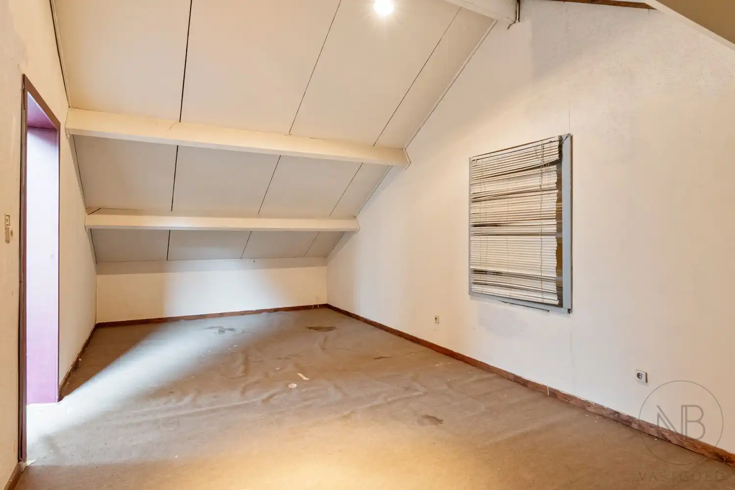 Ruime halfopen woning met 5 slaapkamers en een zolder om verder in te richten! foto 16