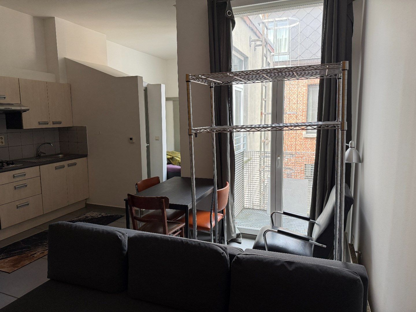 Gemeubelde studio met balkon foto 6