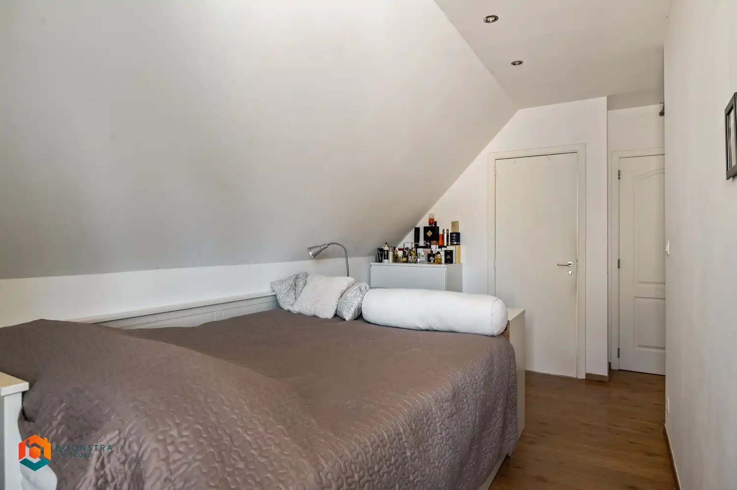 Instapklare woning met 5 slpkrs, zwembad en leuke tuin te Schiplaken foto 22