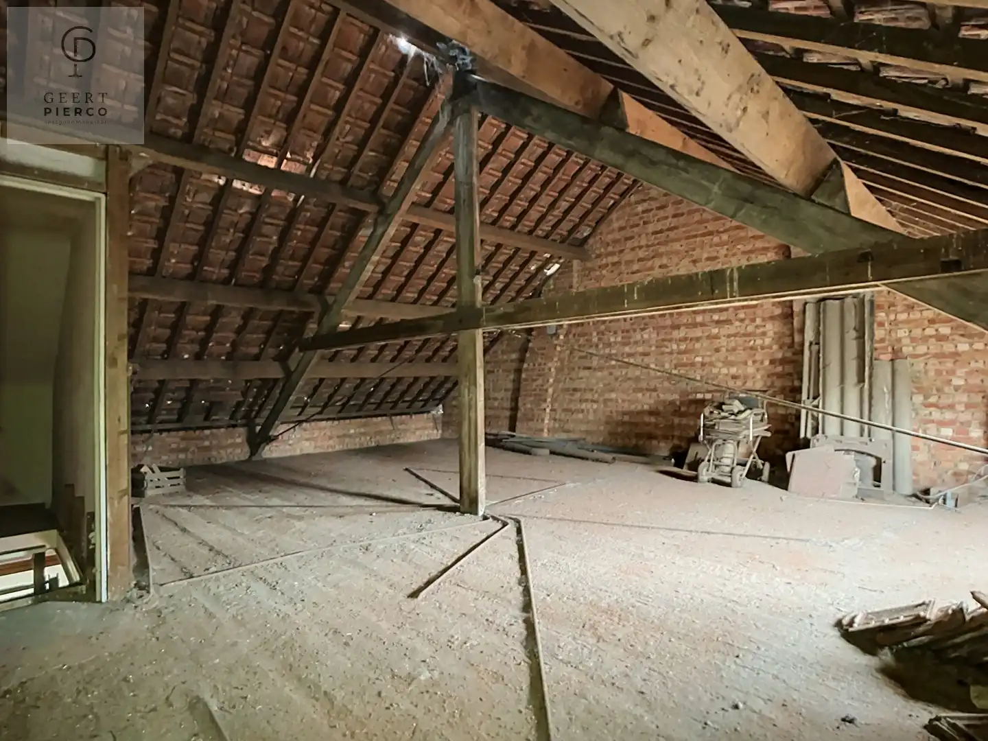 Opbrengsteigendom met commerciële huurder en uitzonderlijk ontwikkelingspotentieel foto 8
