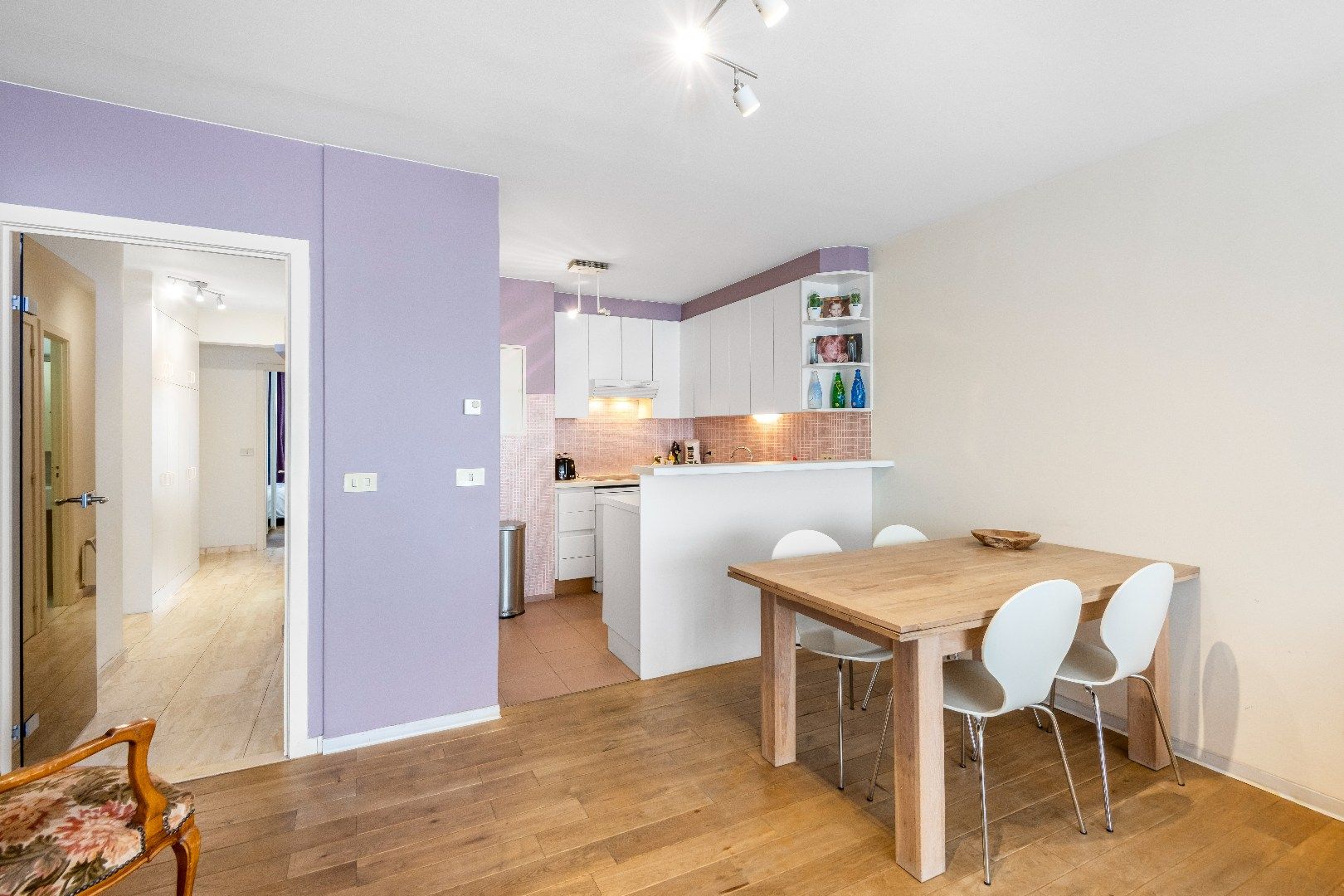 Appartement met zijdelings zeezicht  en zicht op de Kustlaan en met een ruim terras. foto 6