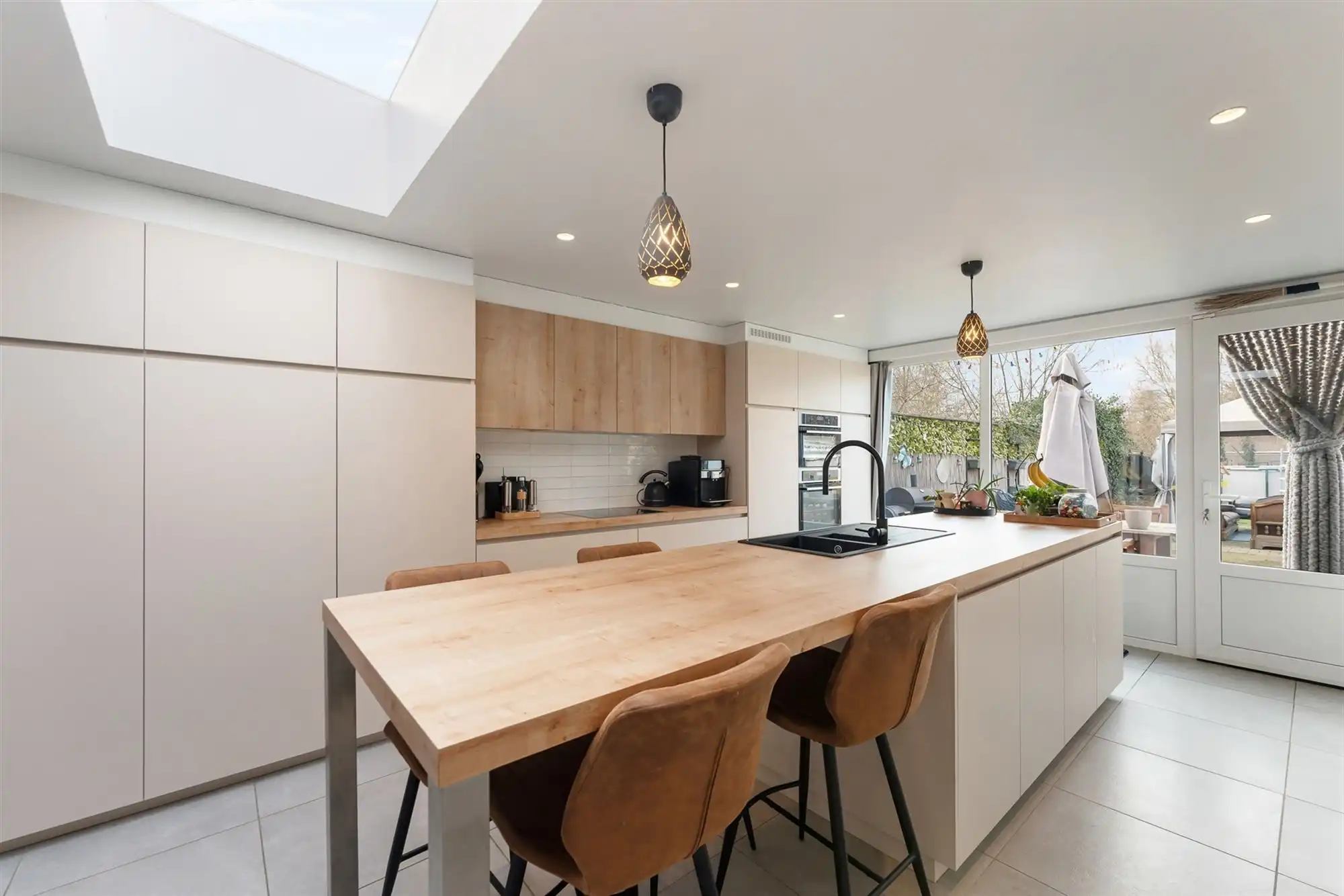 Hoofdfoto van de publicatie: GERENOVEERDE INSTAPKLARE WONING OP 851M² TE BALEN