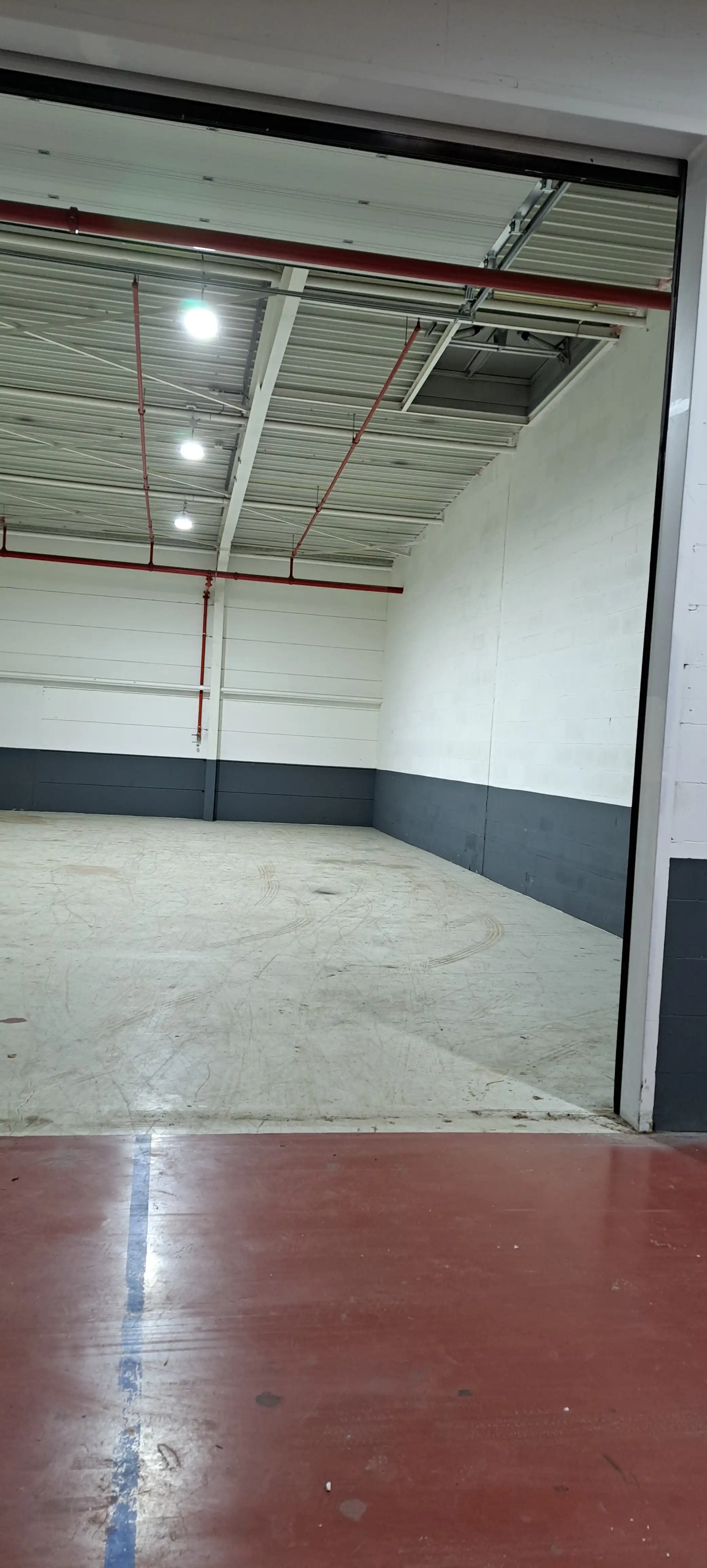 TE HUUR – Magazijnunit van 150m² op KMO-site Ticoon – Bazelstraat 250, 9150 Beveren-Kruibeke-Zwijndrecht foto 4