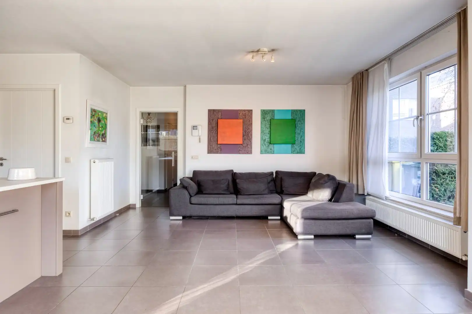 Gelijkvloers appartement met 3 slpks en voor- en achtertuin in Geel-centrum !  foto 3