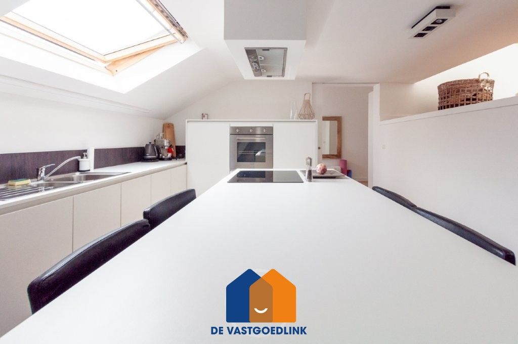 Bemeubelde loft met fenomenaal zicht over Gent foto 4