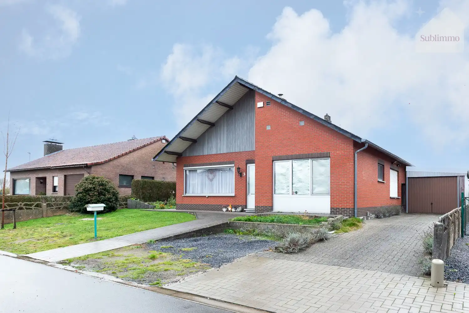 Hoofdfoto van de publicatie: Ruime bungalow met 4 slaapkamers en tal van mogelijkheden op rustige ligging