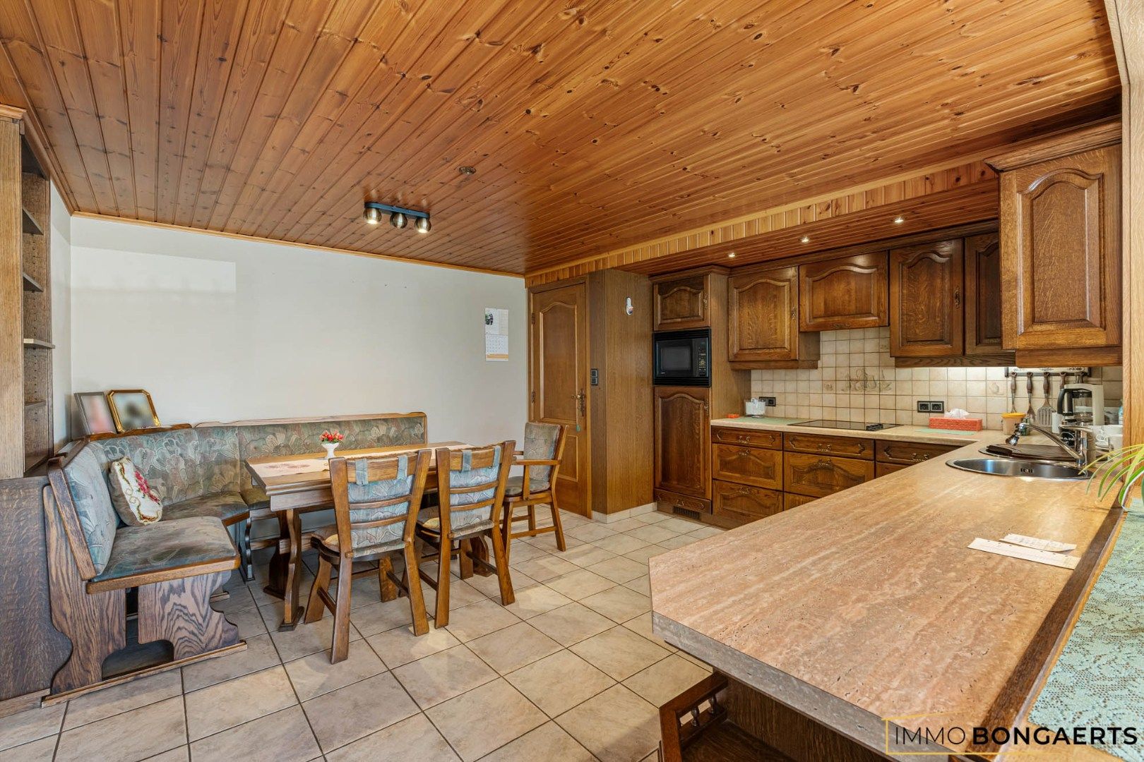 Ruime hoekwoning met drie slaapkamers foto 9