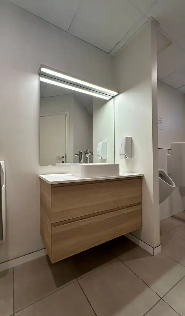 Ingedeelde kantoorruimte te huur met visibiliteit langs E17 in Gent foto 22