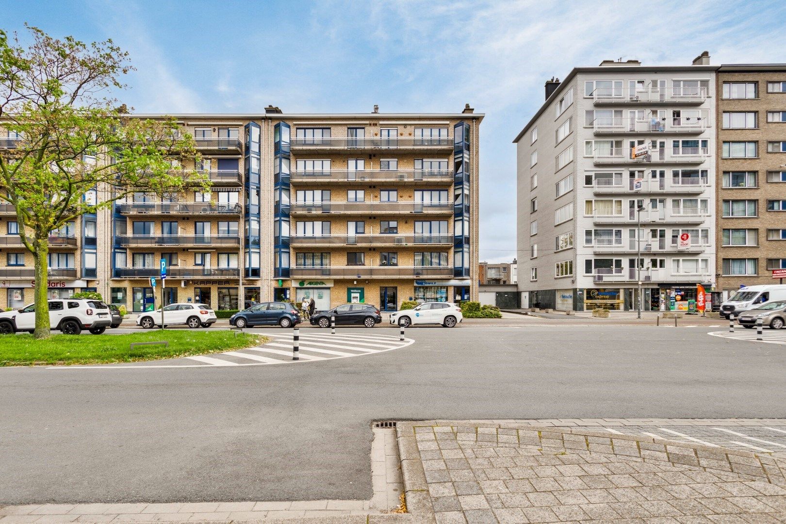 Handelsruimte met inpandige garage op toplocatie foto 18