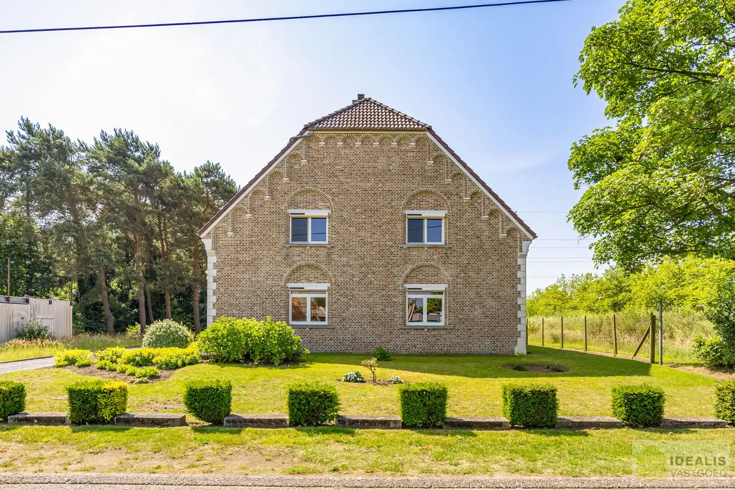 ZEER RUIM OPGEZETTE (481m²!) EN KNAP AFGEWERKTE EENGEZINSWONING OP RUSTIGE LOCATIE MET MAAR LIEFST 8!! SLAAPKAMERS foto 5
