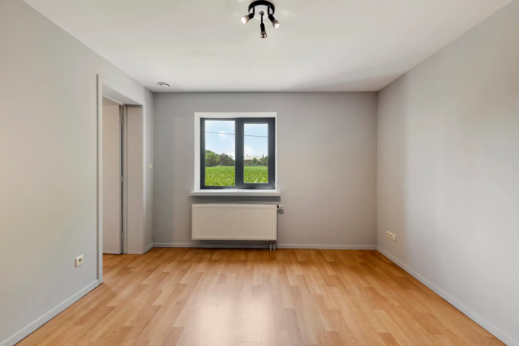 Instapklare HOB met 3 slaapkamers, garage en tuin! foto 17