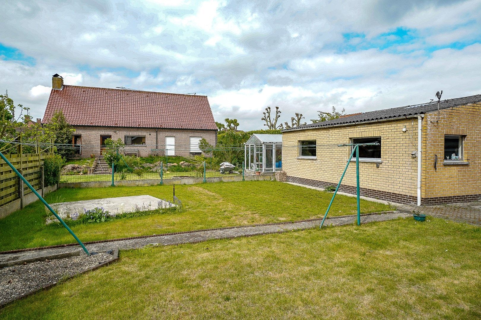 Ruime vrijstaande woning op een groot zonnig perceel!  foto 9
