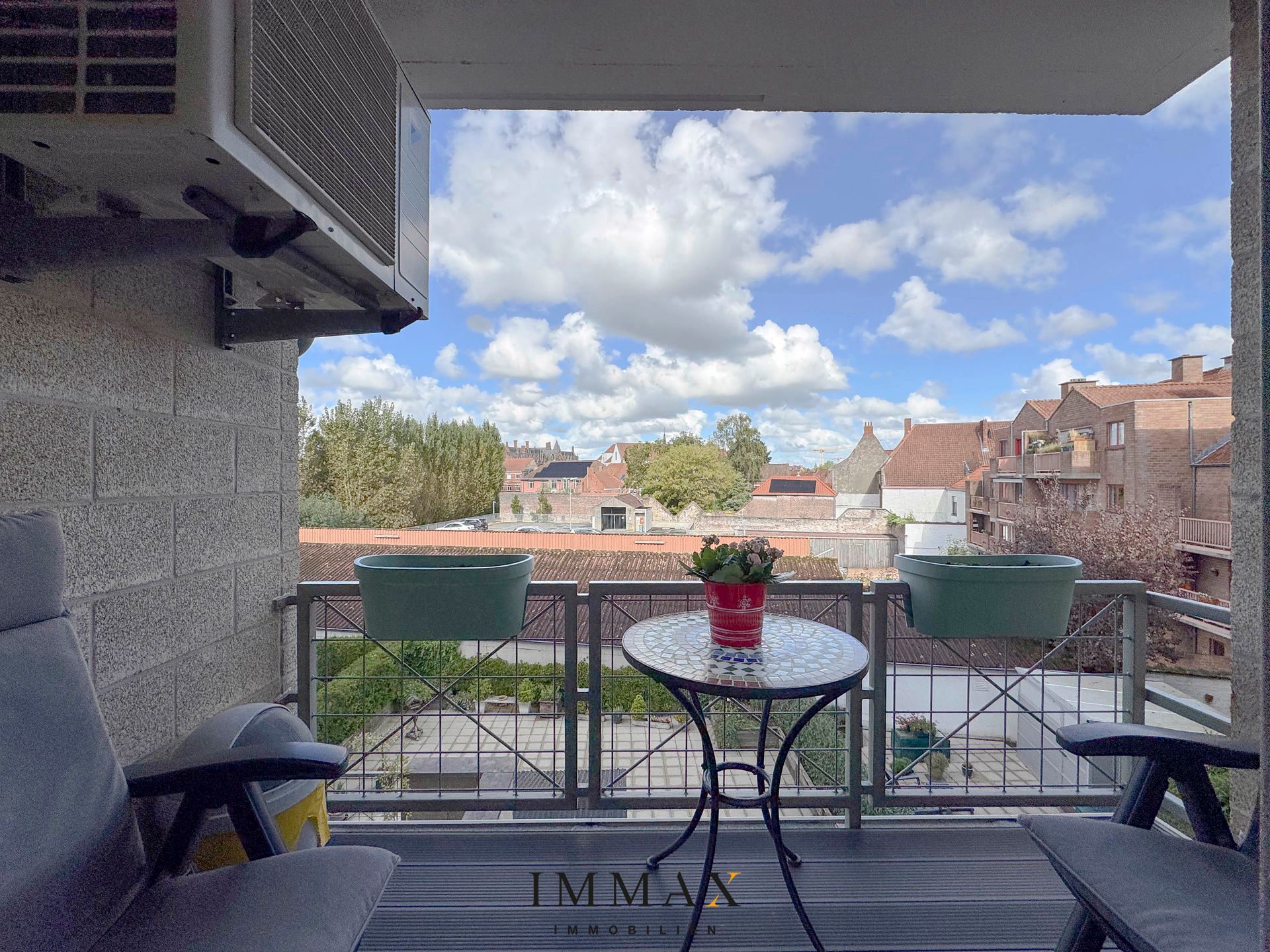 Instapklaar appartement met mooi zicht, terras en garage foto 3