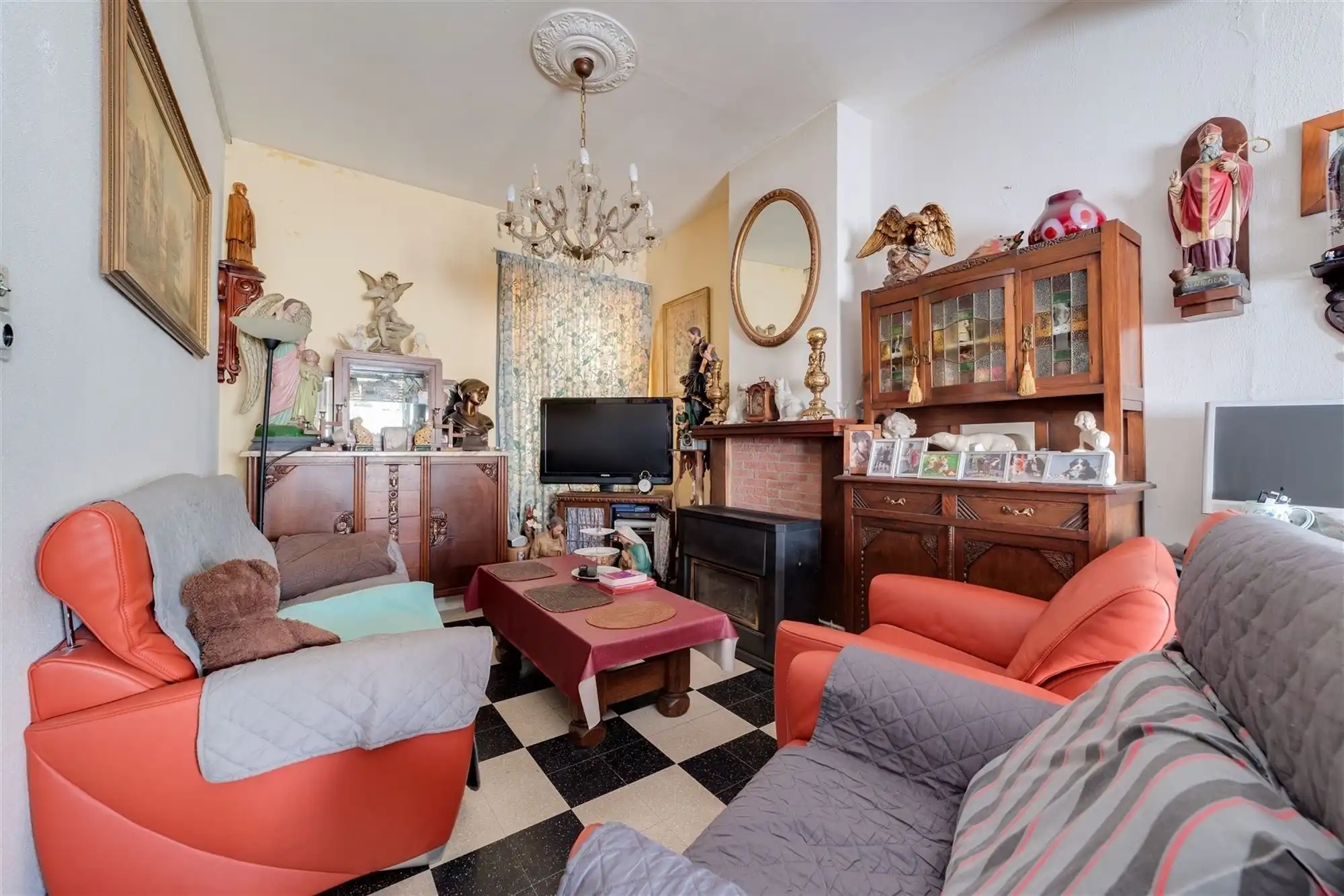 Te renoveren huis met drie slaapkamers en grote tuin foto 5