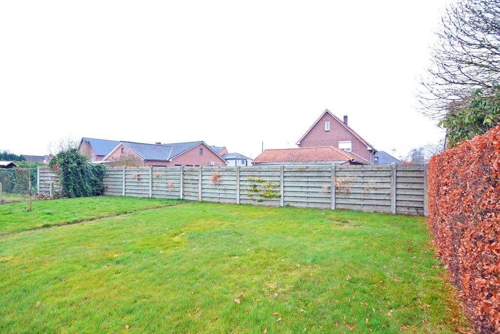 Op te frissen woning met 4 slpks op ruim perceel van 9 a 78 ca. foto 32