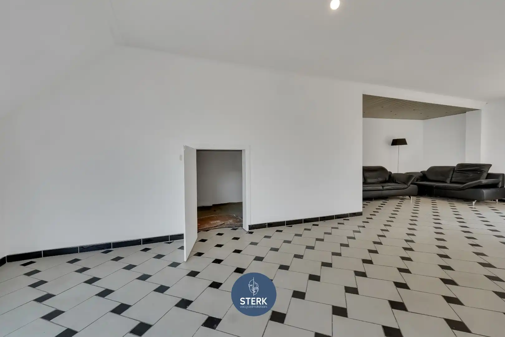 RUIM DUPLEX-APPARTEMENT MET 2 TERRASSEN IN HET CENTRUM VAN LANAKEN !  foto 10