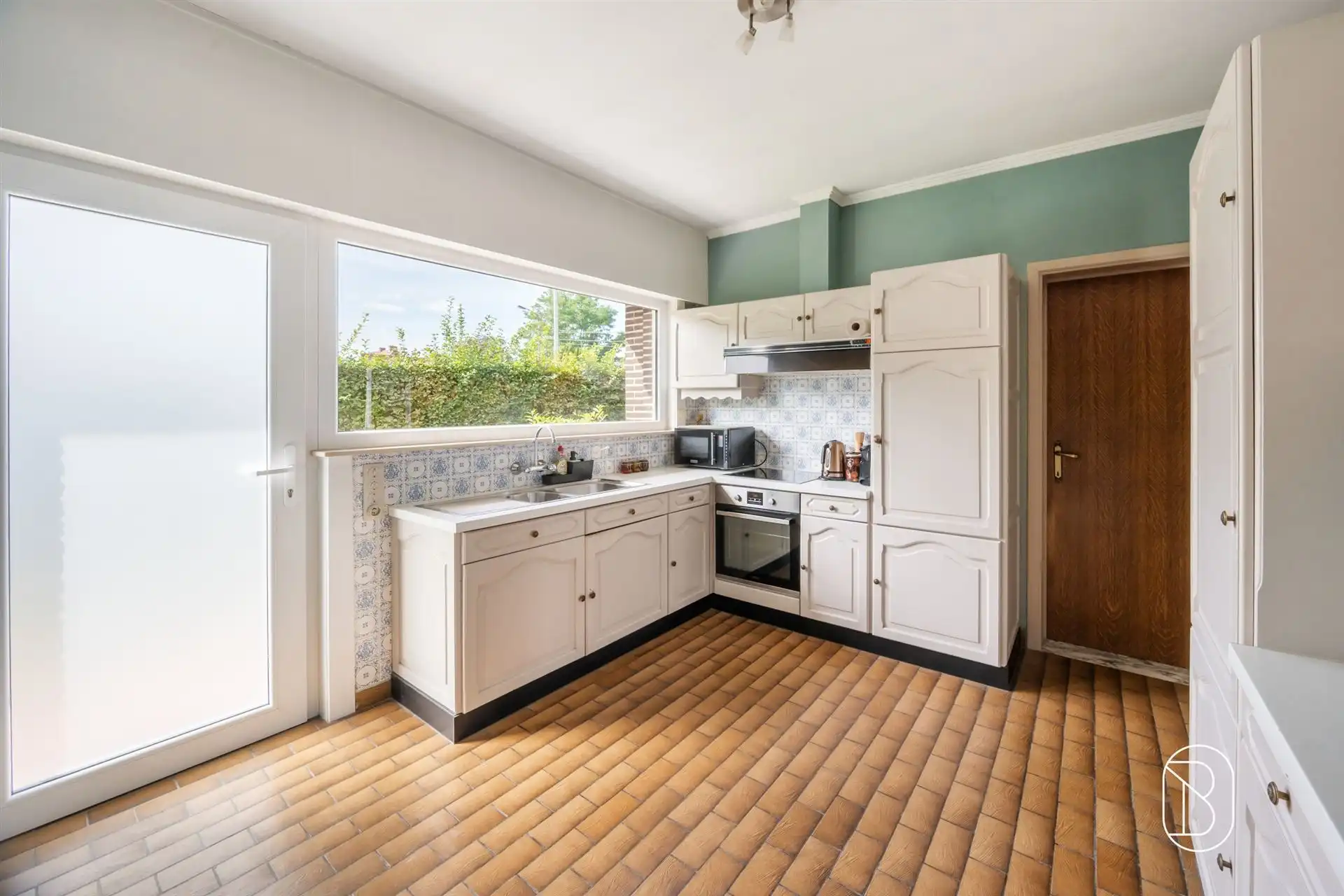 Ruime bungalow met 3 slpk, garage en tuin in Berchem foto 7