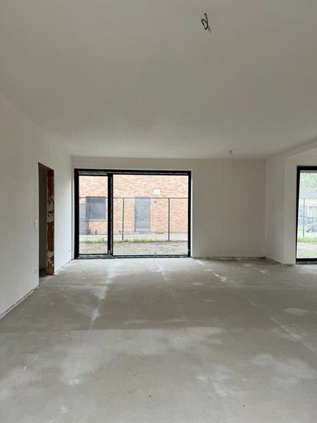 Exclusieve nieuwbouw villa met 3 slaapkamers op een perceel van 9 a en 64 ca. foto 24