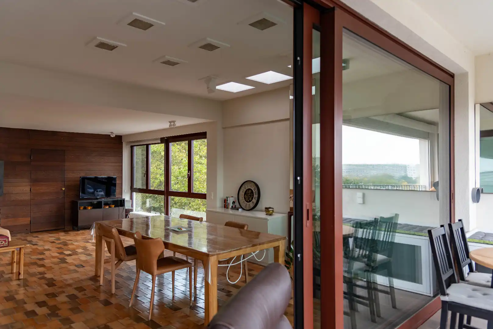 Gemeubeld 2-slaapkamerhoekappartement met groot terra foto 6