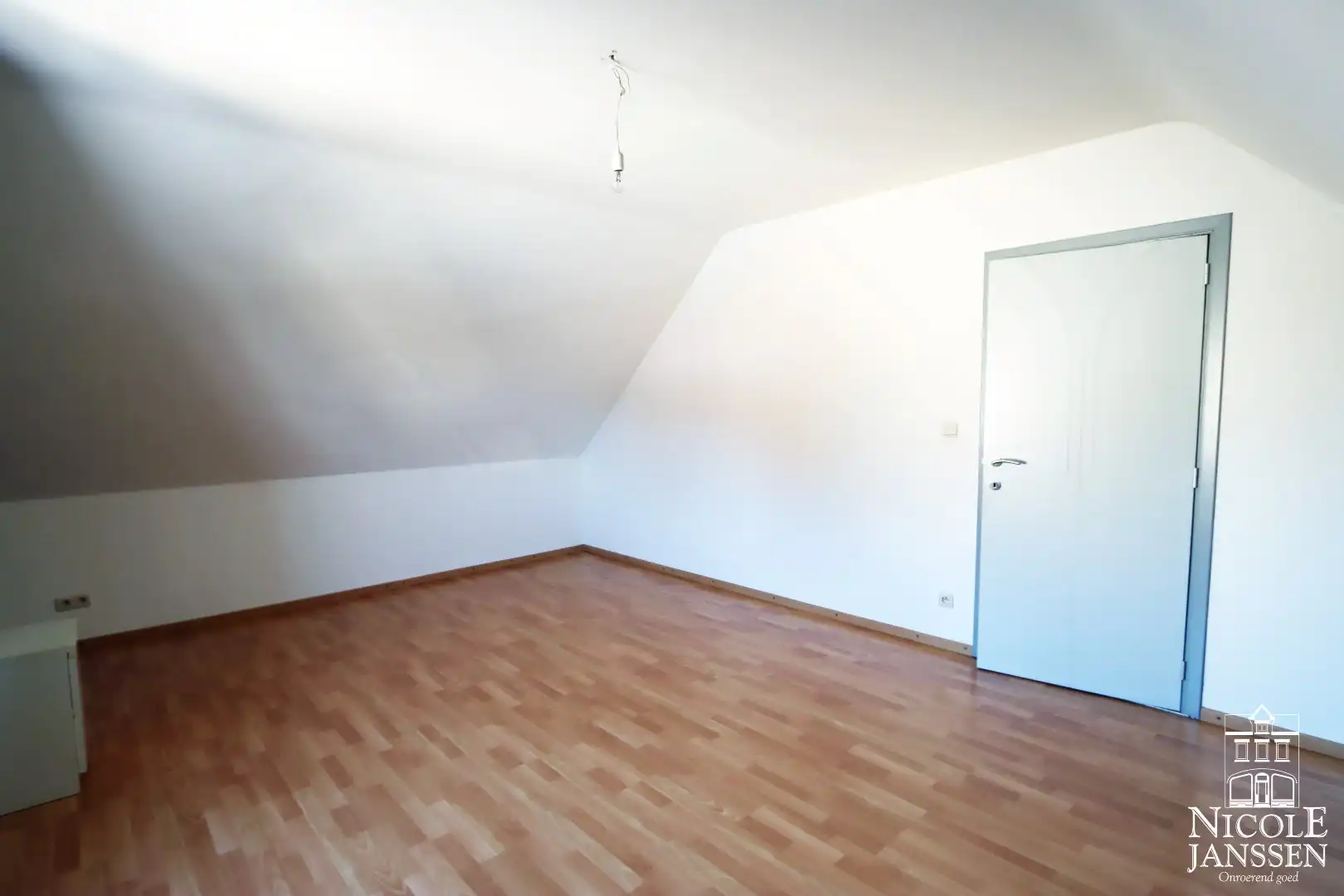 Instapklaar ruim duplex-appartement met 2 slaapkamers en dubbele garage foto 12