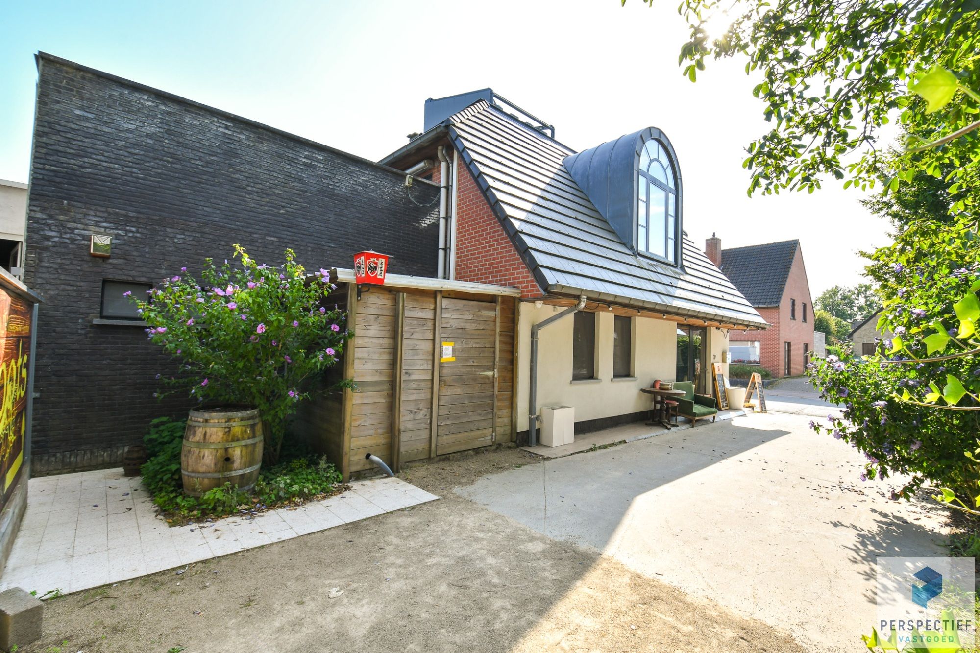 RUIM HANDELSPAND met WOONST op GUNSTIGE ligging - MOGELIJKHEID TOT AANKOOP NAASTLIGGENDE WONING met ZWEMBAD foto 3