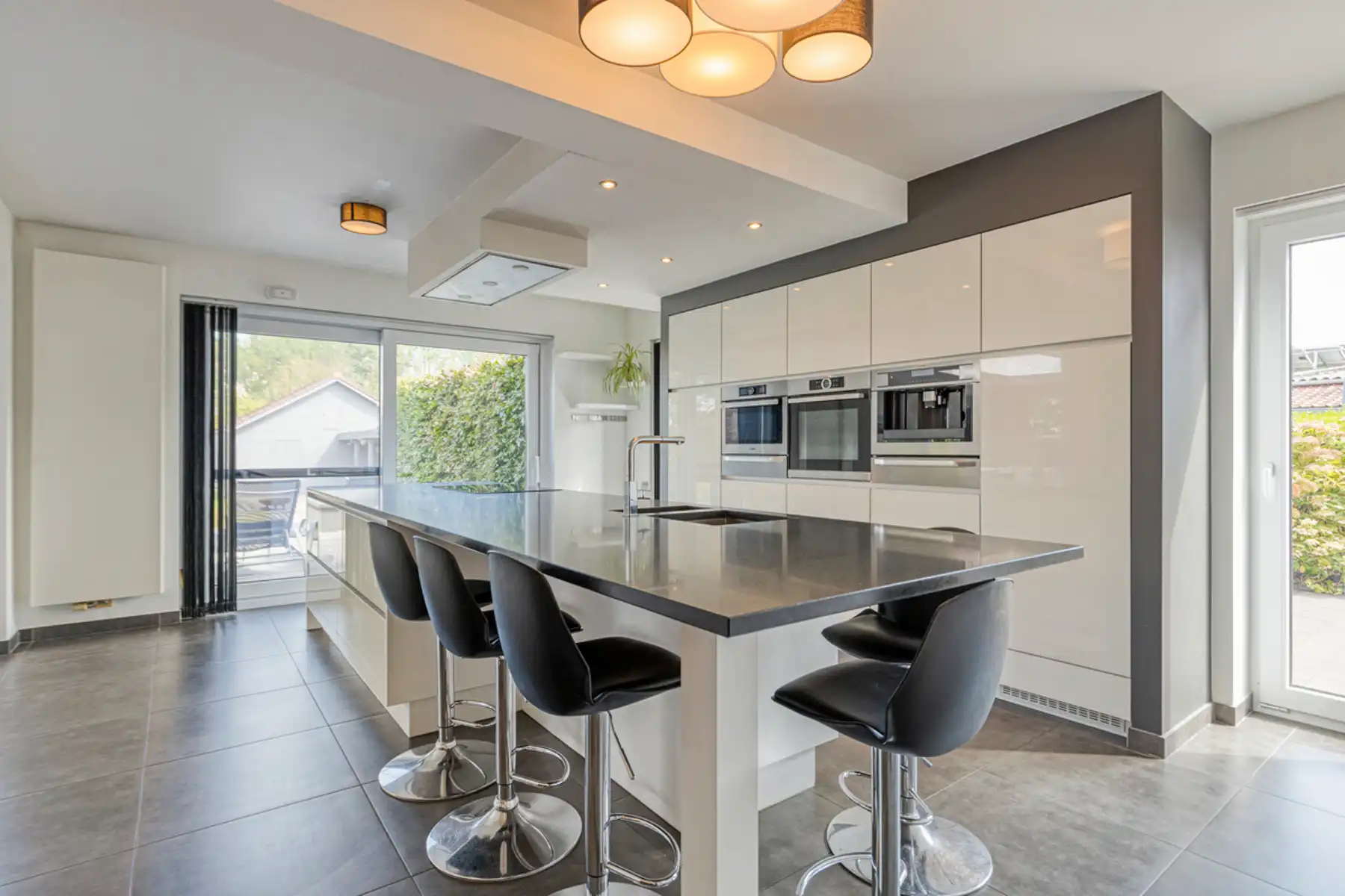 Unieke ruime woning met praktijkruimte + 5(6)slpkmrs op 25 a foto 7