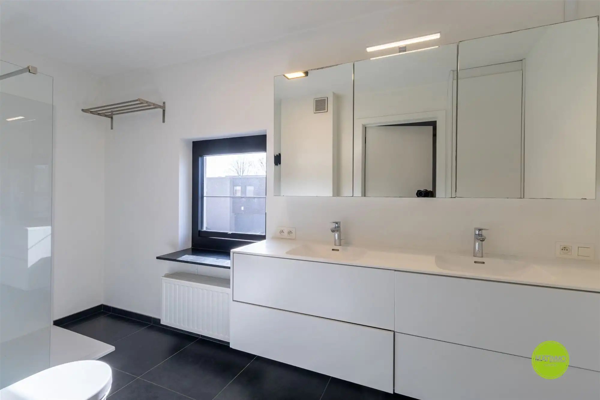 Moderne open bebouwing met 3 slaapkamers en tuin foto 15